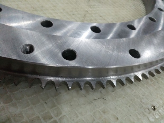 Los engranajes con piñón 83x25,4x81 mm, combinados con rodamientos giratorios con engranajes, utilizados para máquinas agrícolas; proveedor