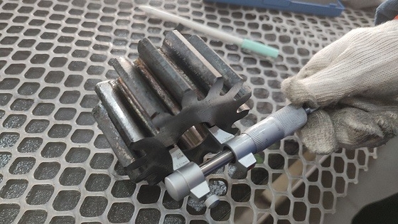 Pinion pequeño con dientes 96 * 84 * 50mm de acuerdo con rodamiento de anillo giratorio proveedor